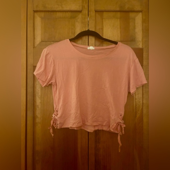 Garage Tops - Garage Women’s Salmon Colored Grunge, Y2K/Early 2000/ Crop Top Sz SP Great Basic
